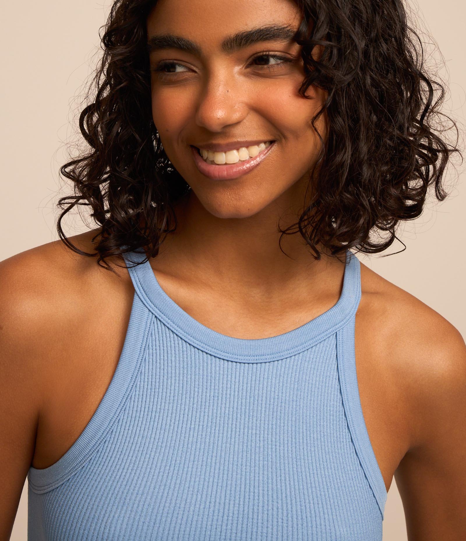 Blusa Cropped Sem Manga e Sem Costura com Decote Halter Azul 3