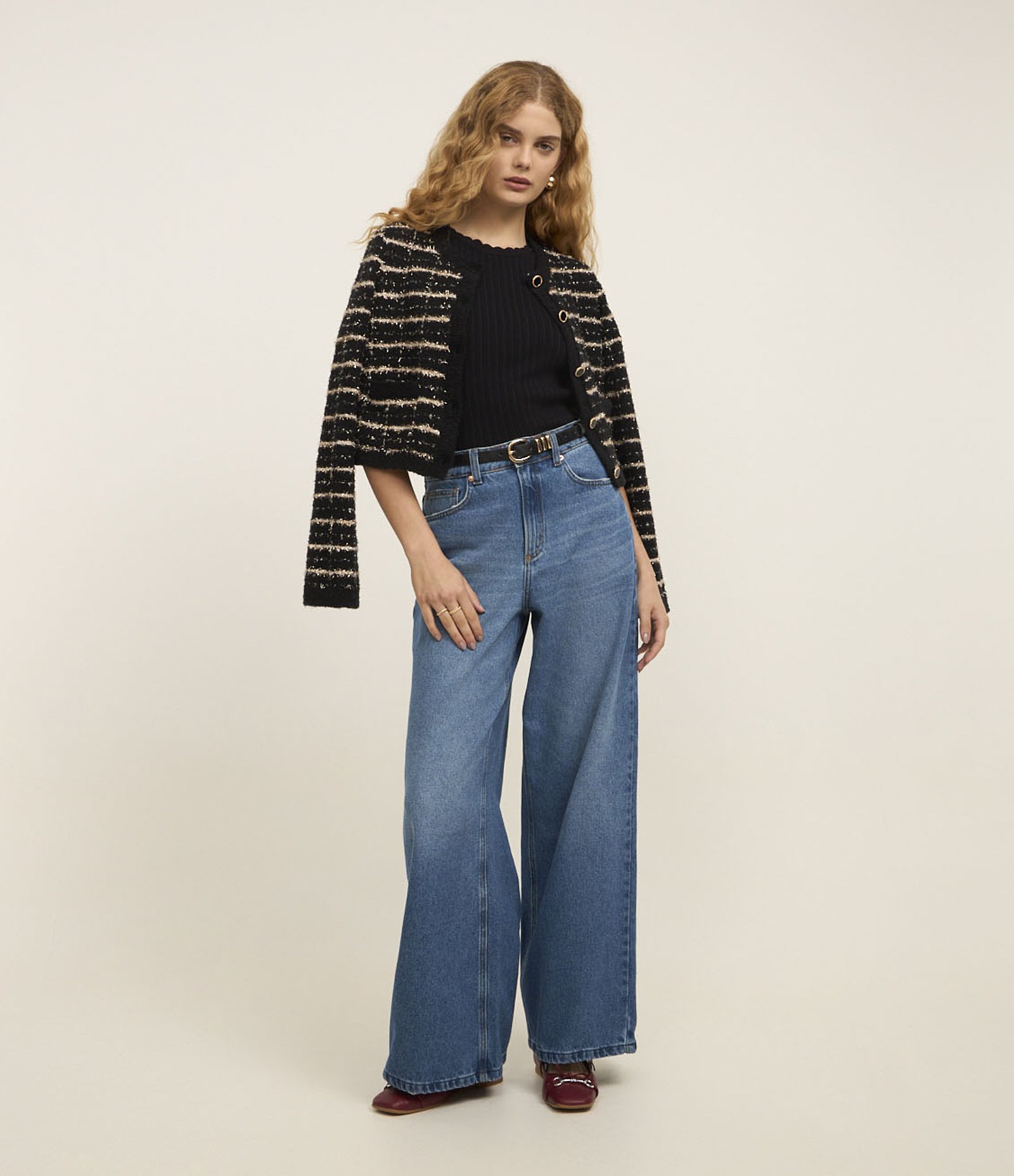 Blusa em Tricô Canelado com Detalhe Ondulados Preto 2