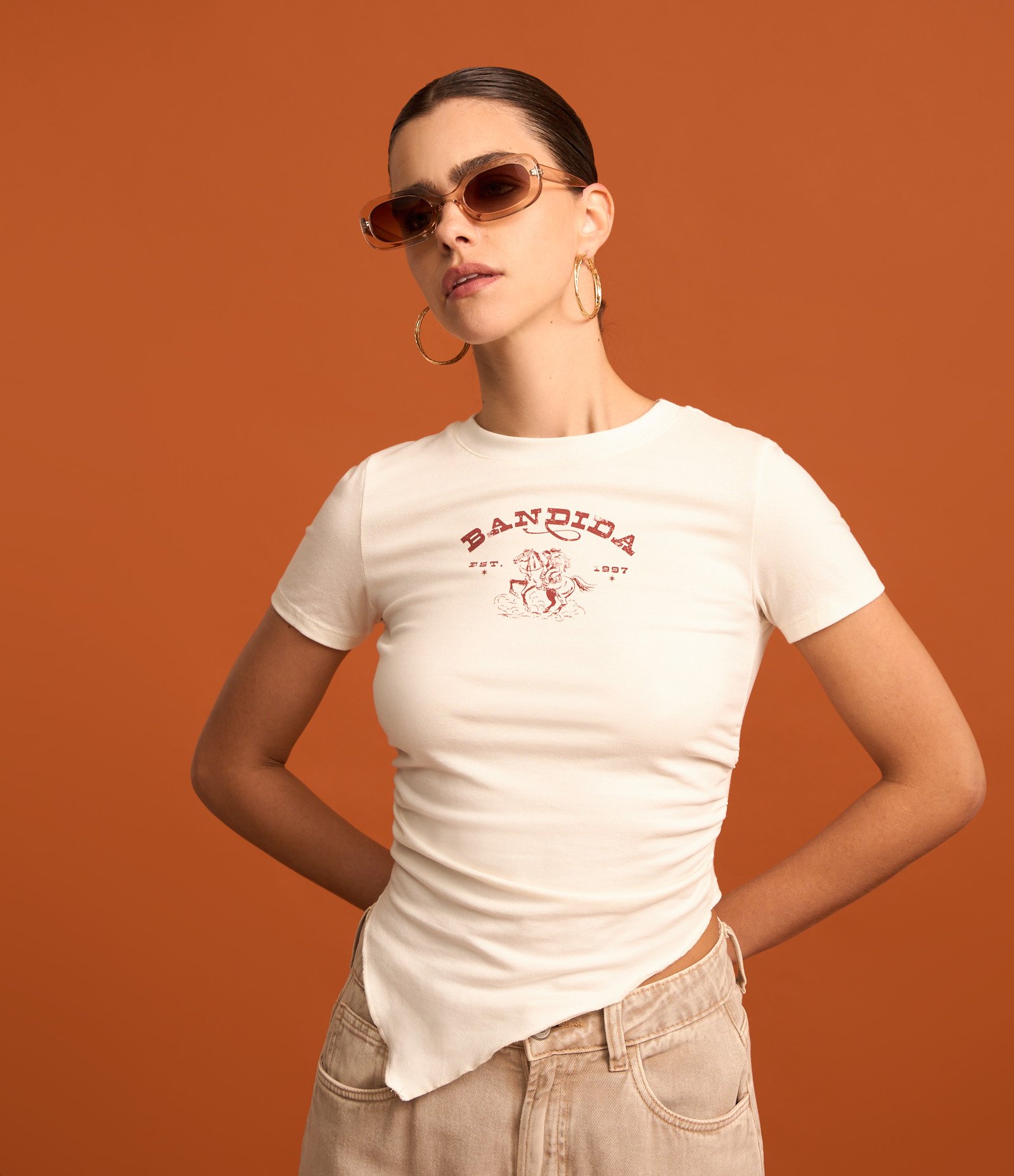 Blusa em Algodão com Estampa Bandida e Barra Assimétrica Branco 1