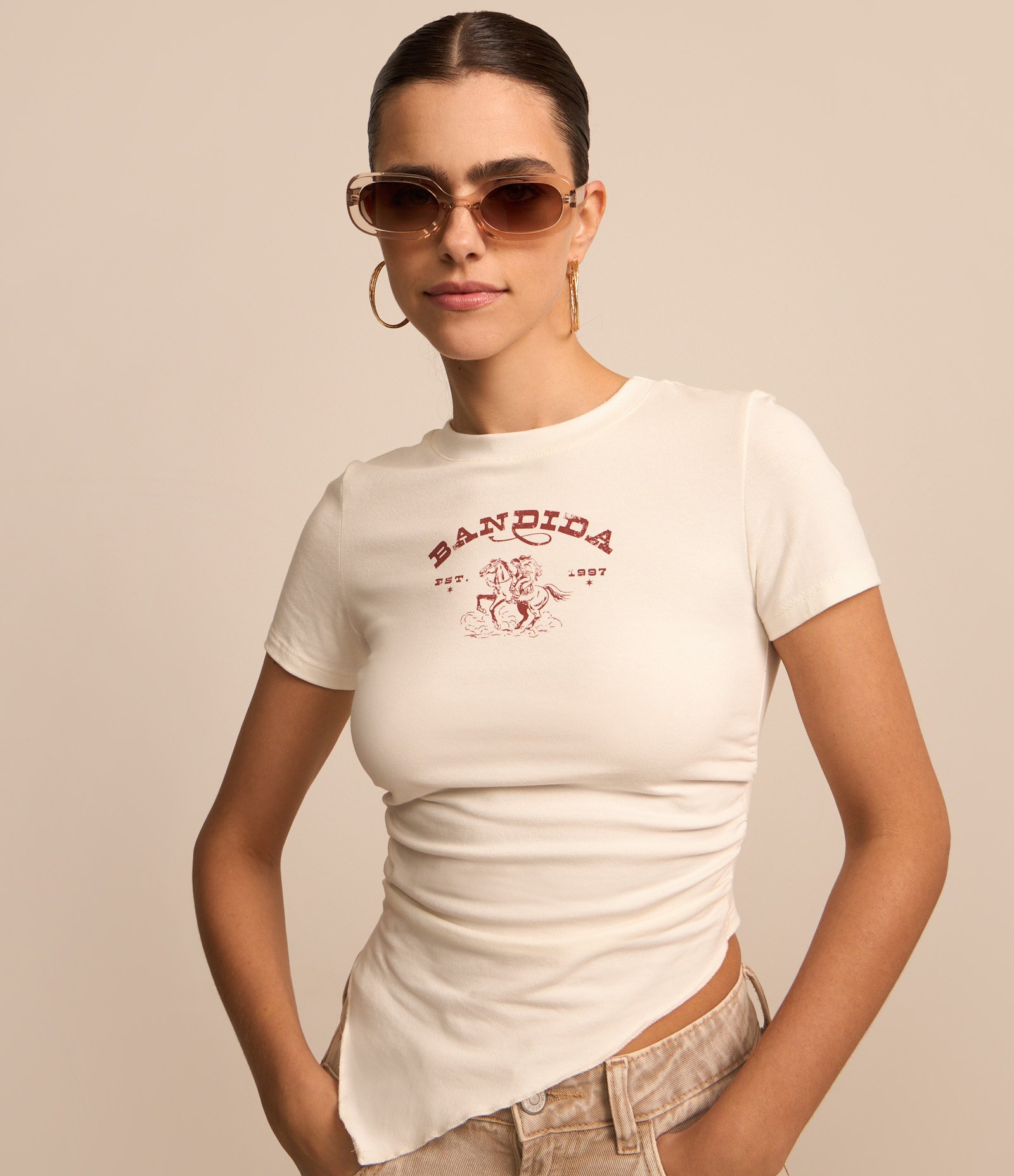 Blusa em Algodão com Estampa Bandida e Barra Assimétrica Branco 5
