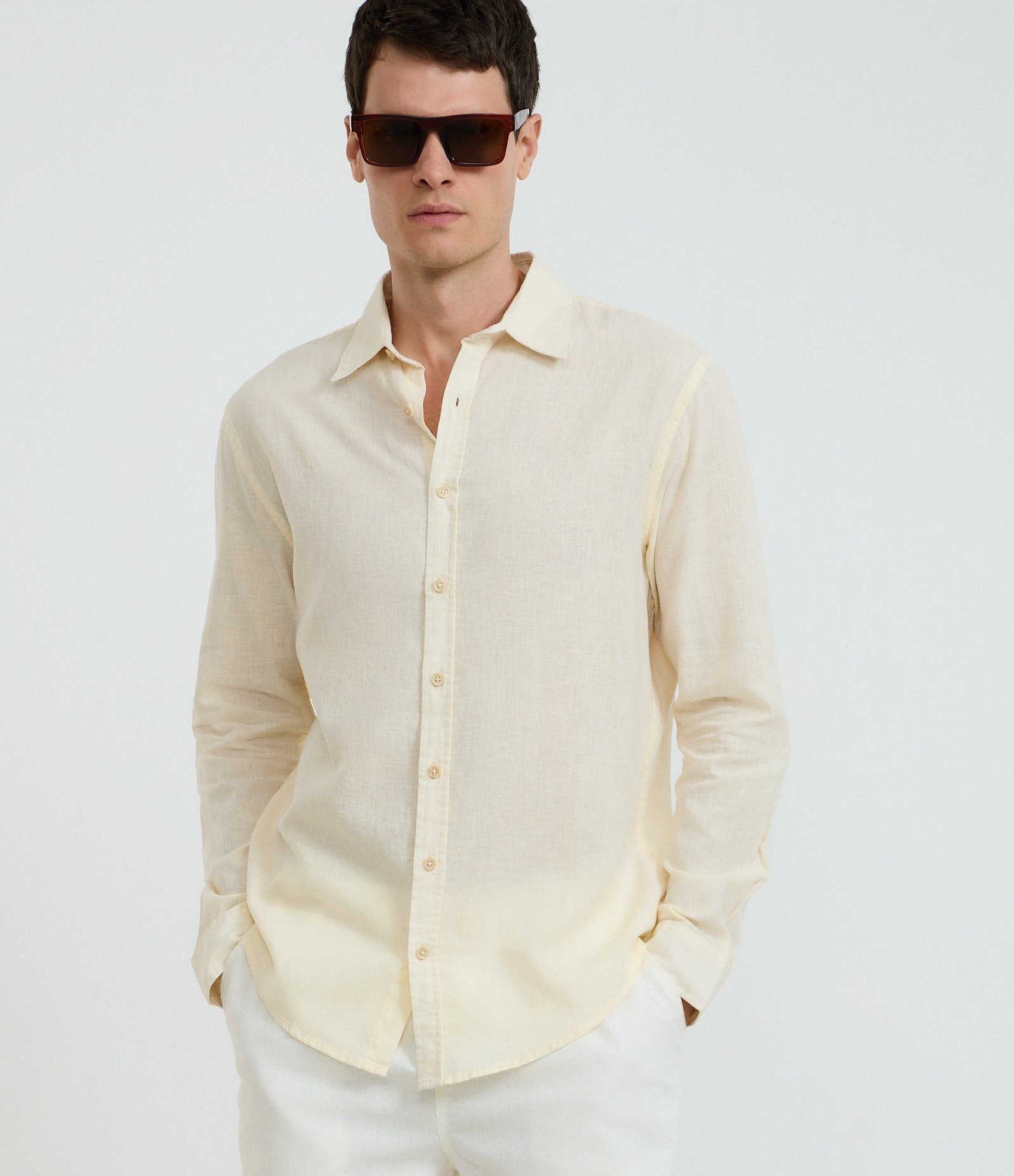 Camisa Regular Básica em Linho com Gola Colarinho Amarelo Claro 1