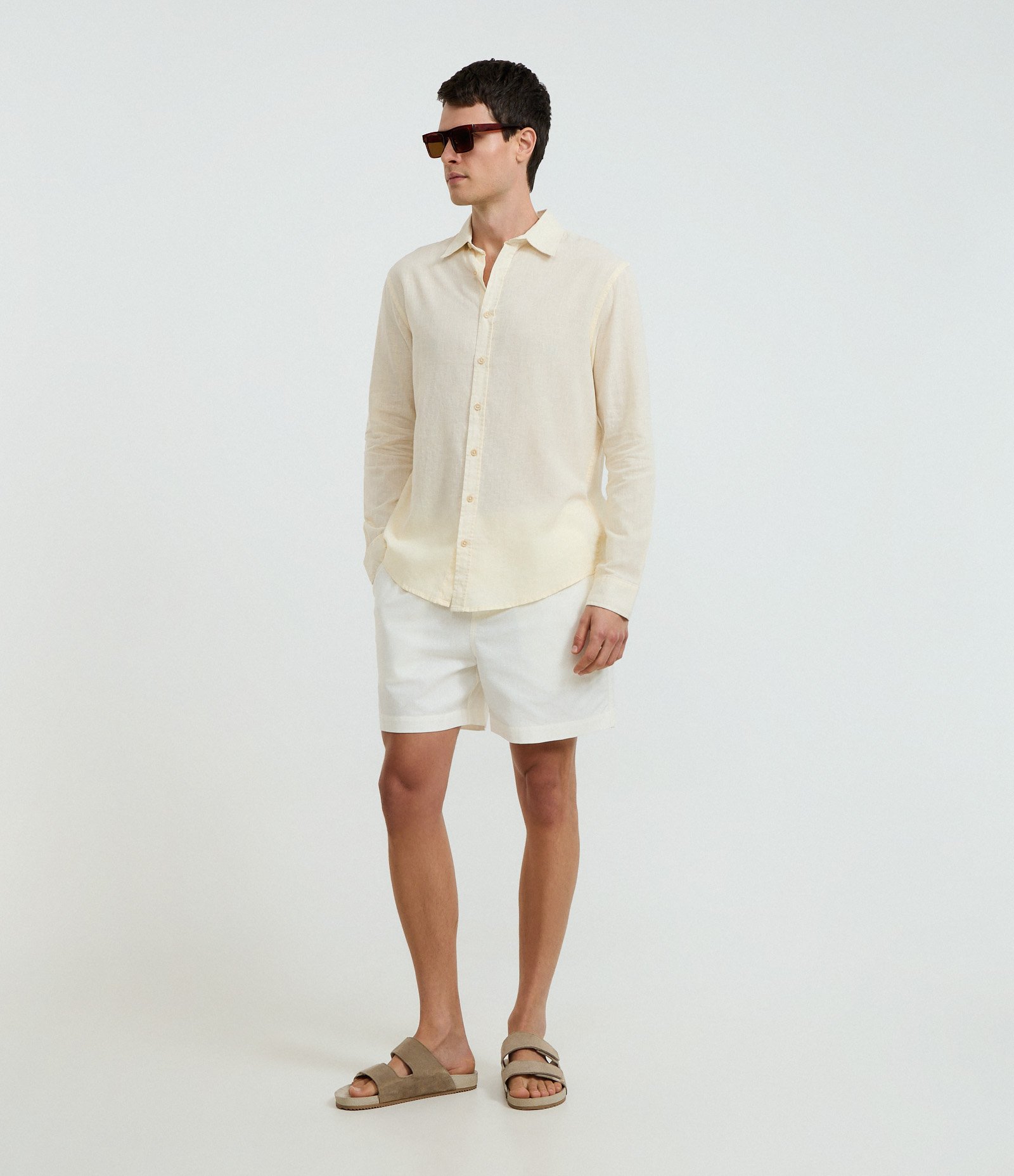 Camisa Regular Básica em Linho com Gola Colarinho Amarelo Claro 2