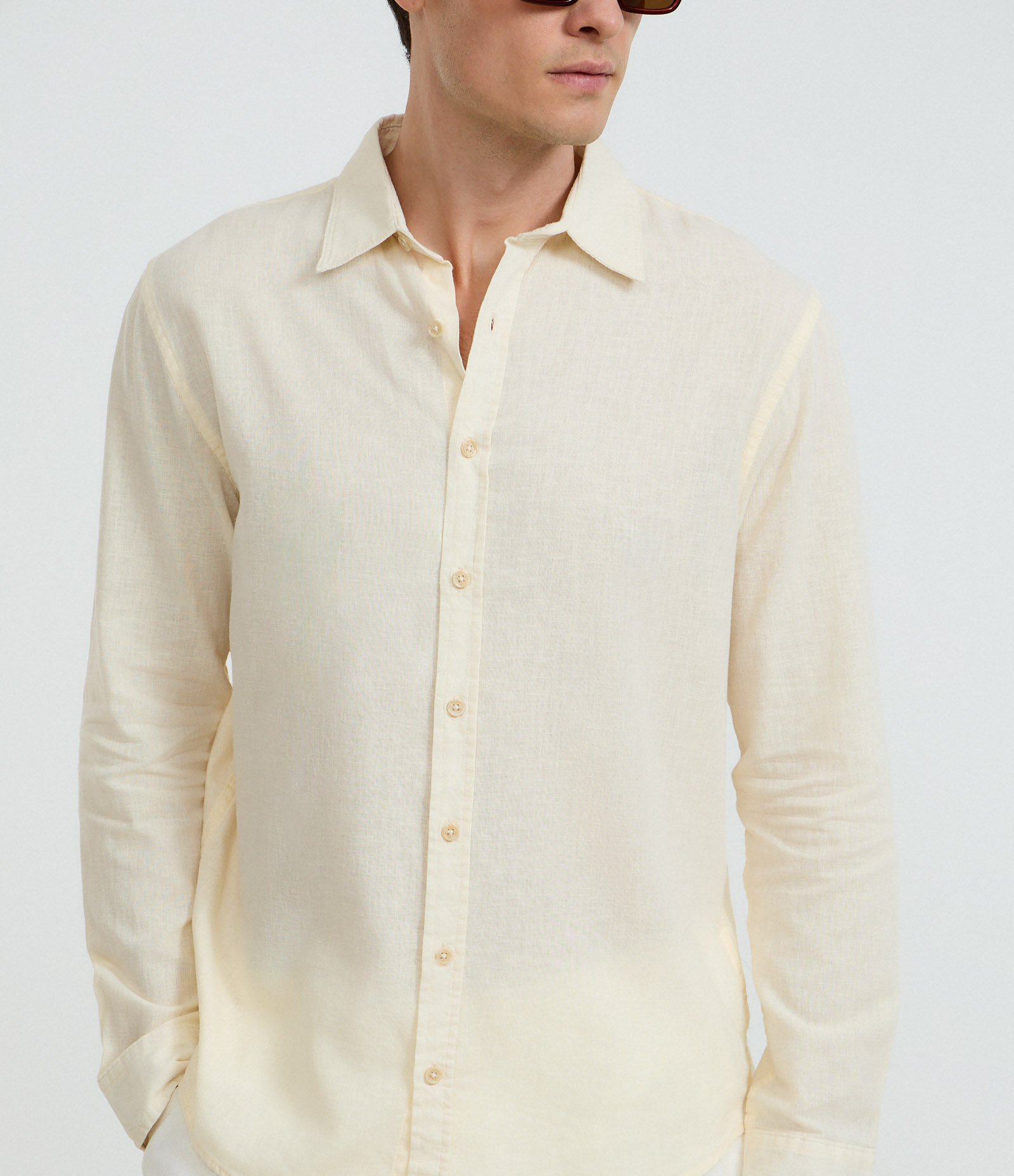Camisa Regular Básica em Linho com Gola Colarinho Amarelo Claro 3