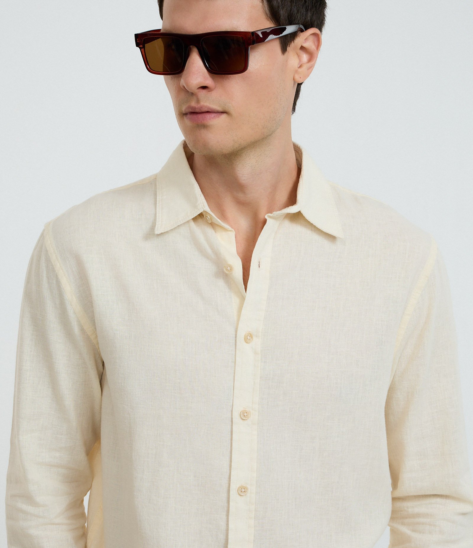 Camisa Regular Básica em Linho com Gola Colarinho Amarelo Claro 4