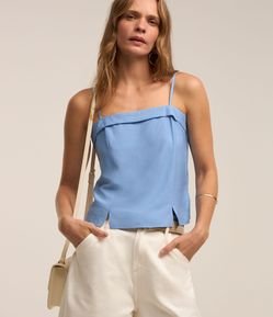 Blusa Top Alfaiatada com Alcinha Reguláveis e Dobra no Decote