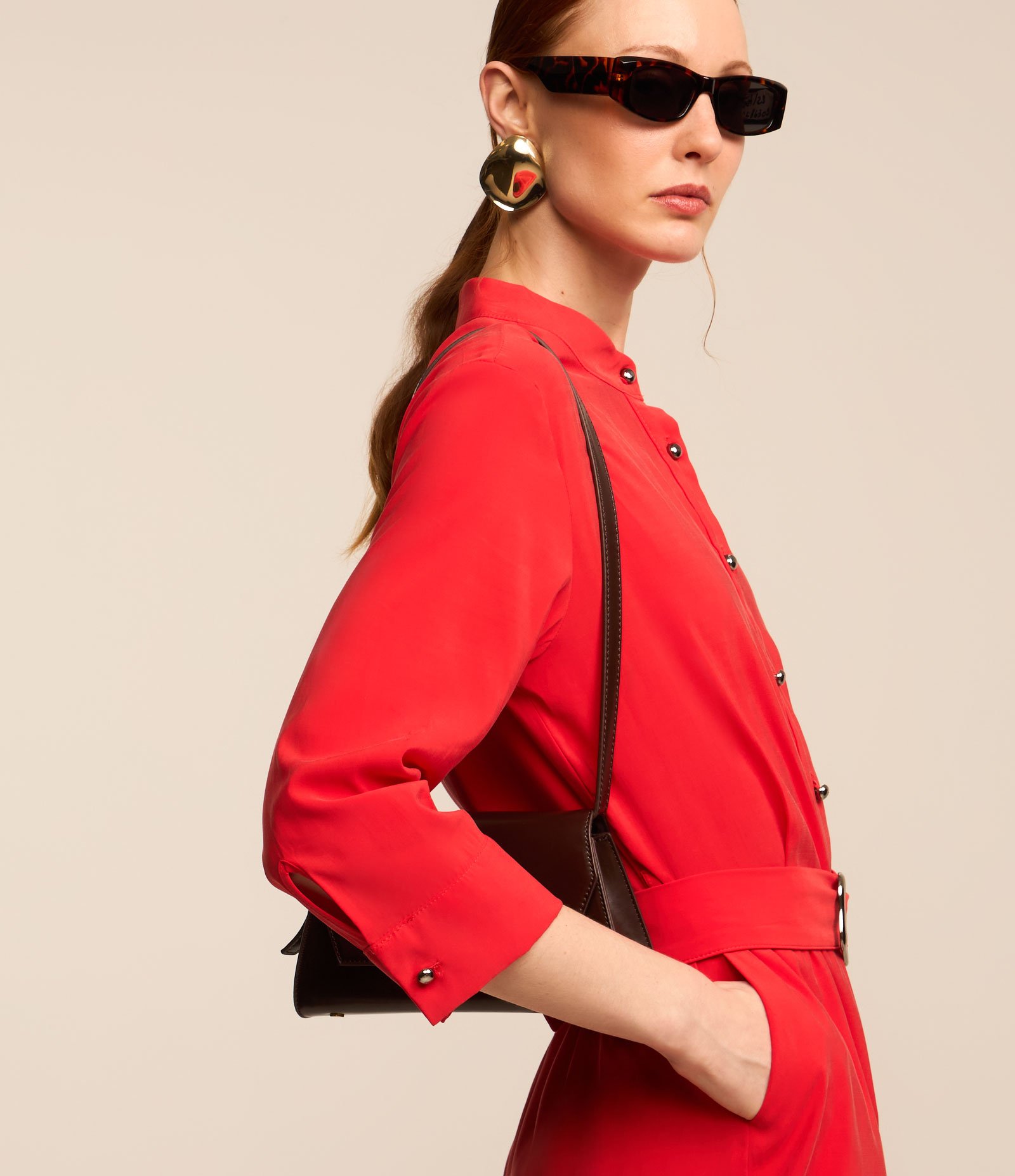 Vestido Alfaiatado com Abotoamento Frontal e Cinto Fivela Vermelho 5