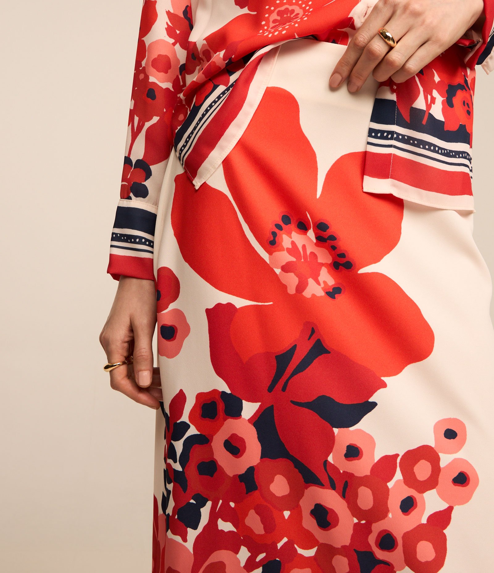 Saia Midi Reta Alfaiatada com Zíper e Estampa Floral Branco Neve 4