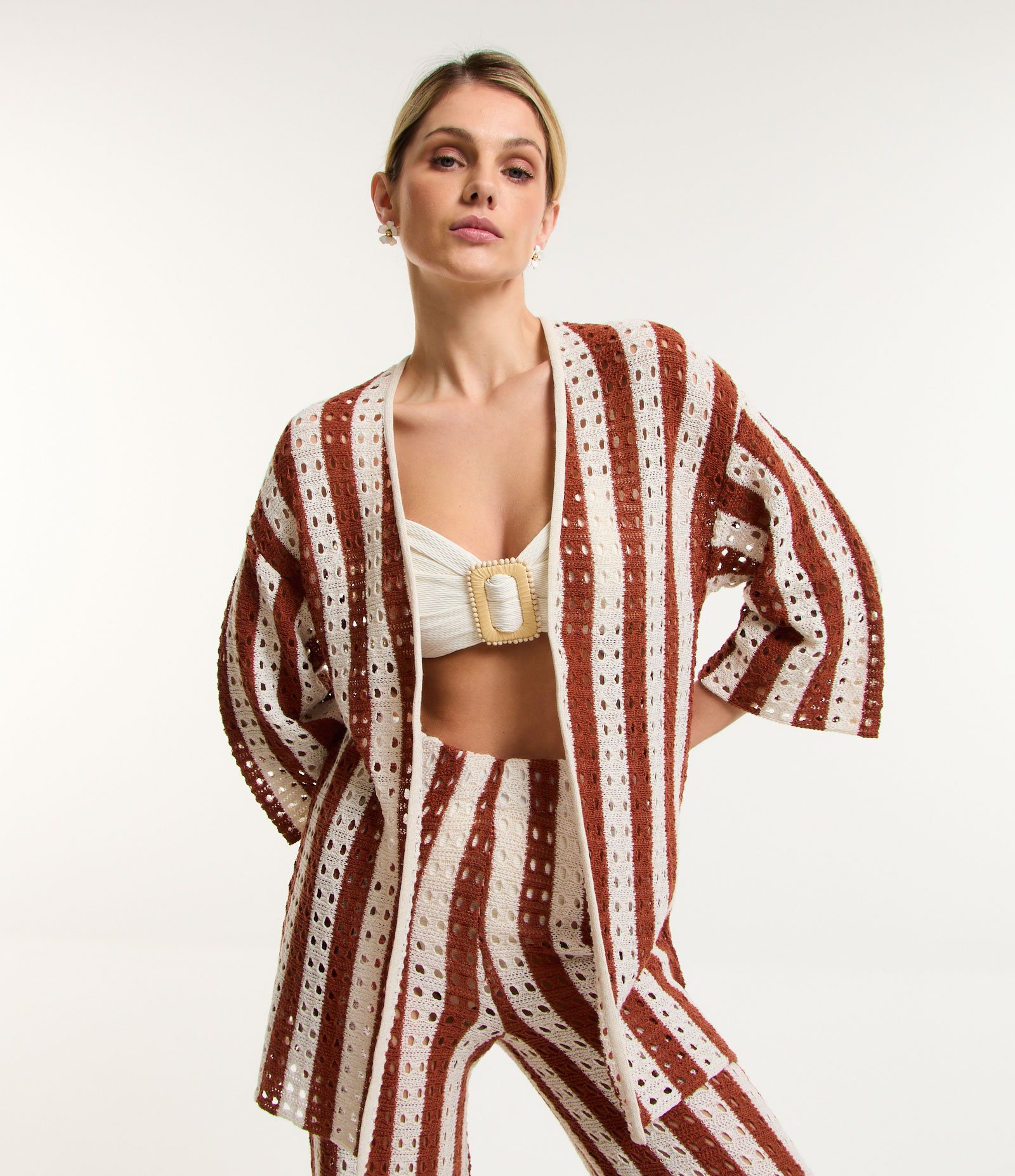 Saída de Praia Kimono em Crochê Listrado com Vazados Marrom/Off White 1