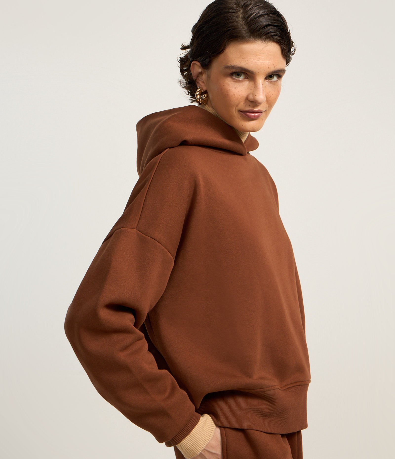 Casaco Fechado Básico em Moletom com Forro Fleece Marrom 3