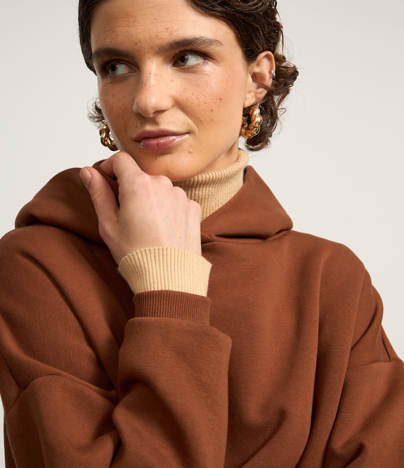 Casaco Fechado Básico em Moletom com Forro Fleece Marrom 4