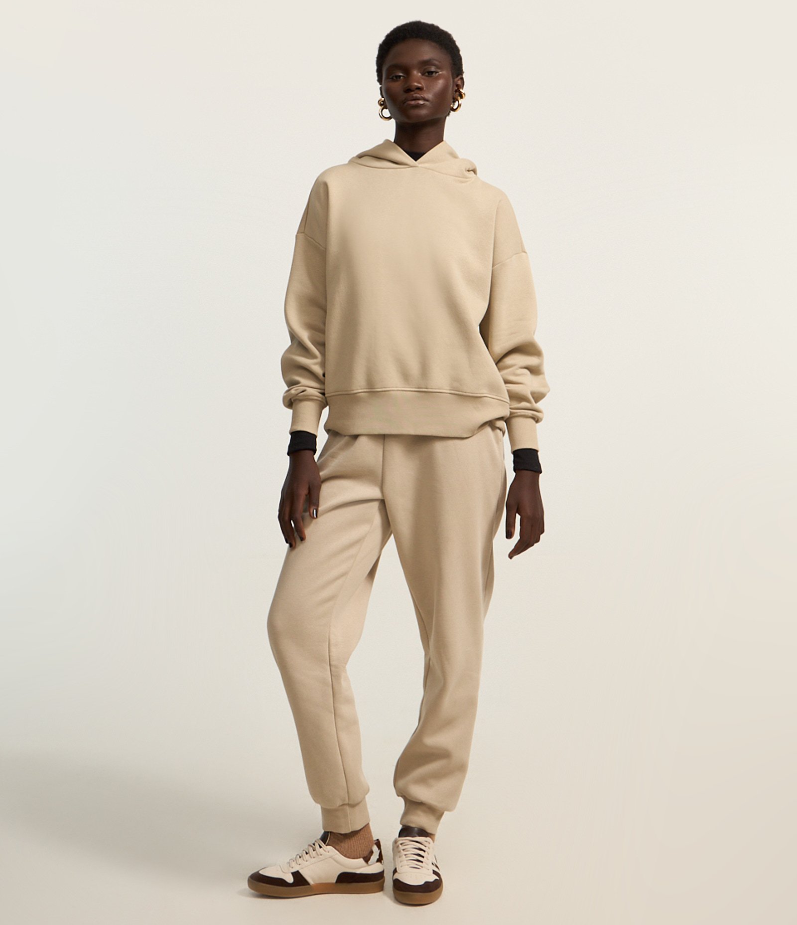 Casaco Fechado Básico em Moletom com Forro Fleece Bege 2