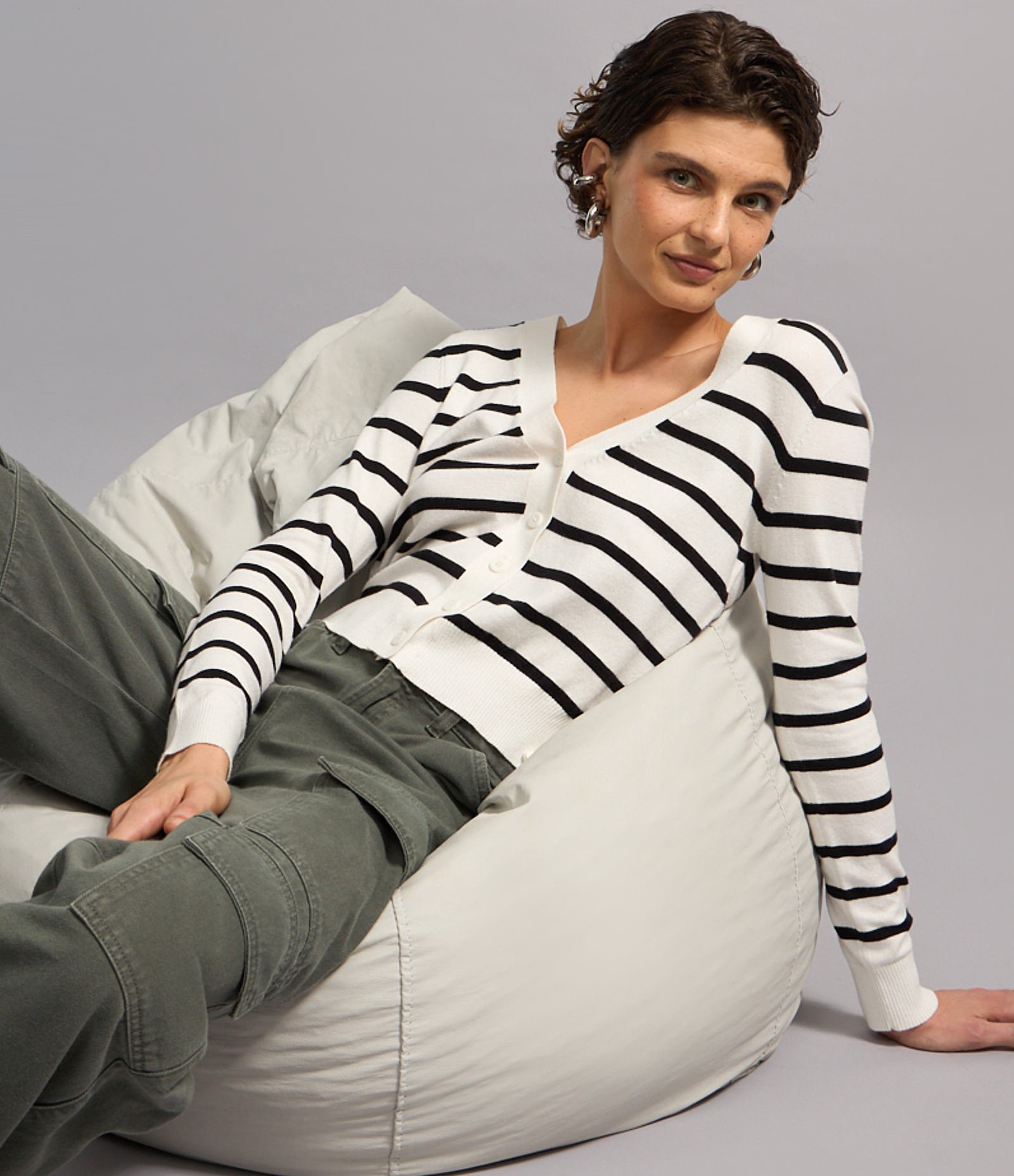 Cardigan Curto em Tricô Listrado com Botões Branco 3