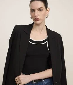 Blusa em Tricô com Detalhes Contrastantes