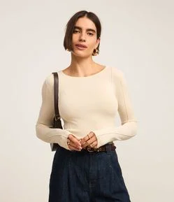 Suéter em Tricô com Gola Redonda e Frisos Frontais