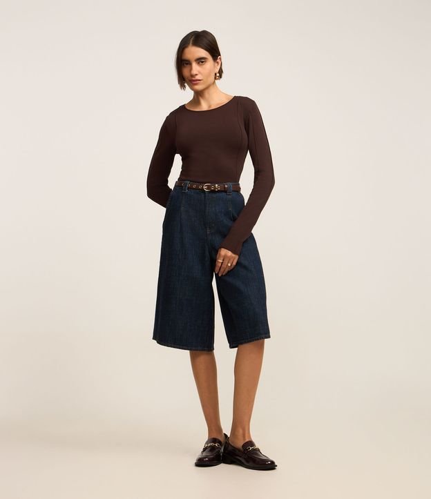 Blusa em Tricô com Gola Redonda e Frisos Frontais