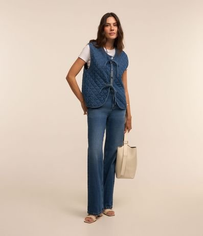 Menor preço em Calça Reta Comfort em Jeans com Bolsos e Frisos
