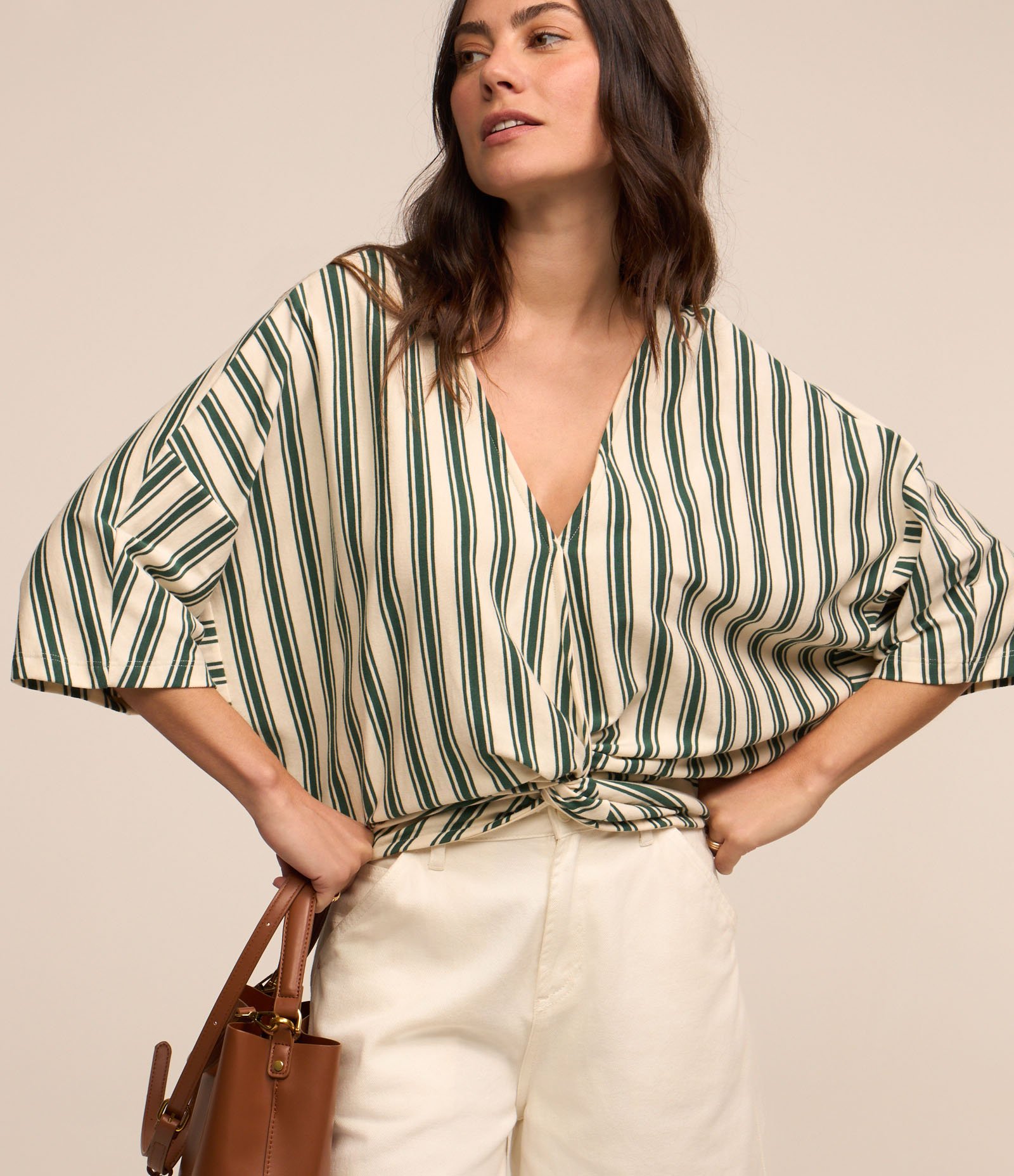 Blusa em Malha de Algodão com Detalhe Torcido na Barra e Estampa Listras Verde/ Branco 2