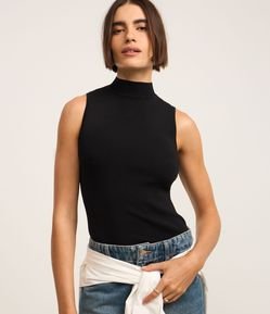 Blusa em Tricô com Golinha e Textura Canelada