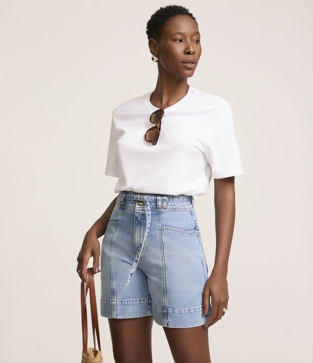 Short Regular Cintura Alta em Jeans com Cinto de Tecido