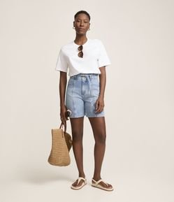 Short Regular Cintura Alta em Jeans com Cinto de Tecido