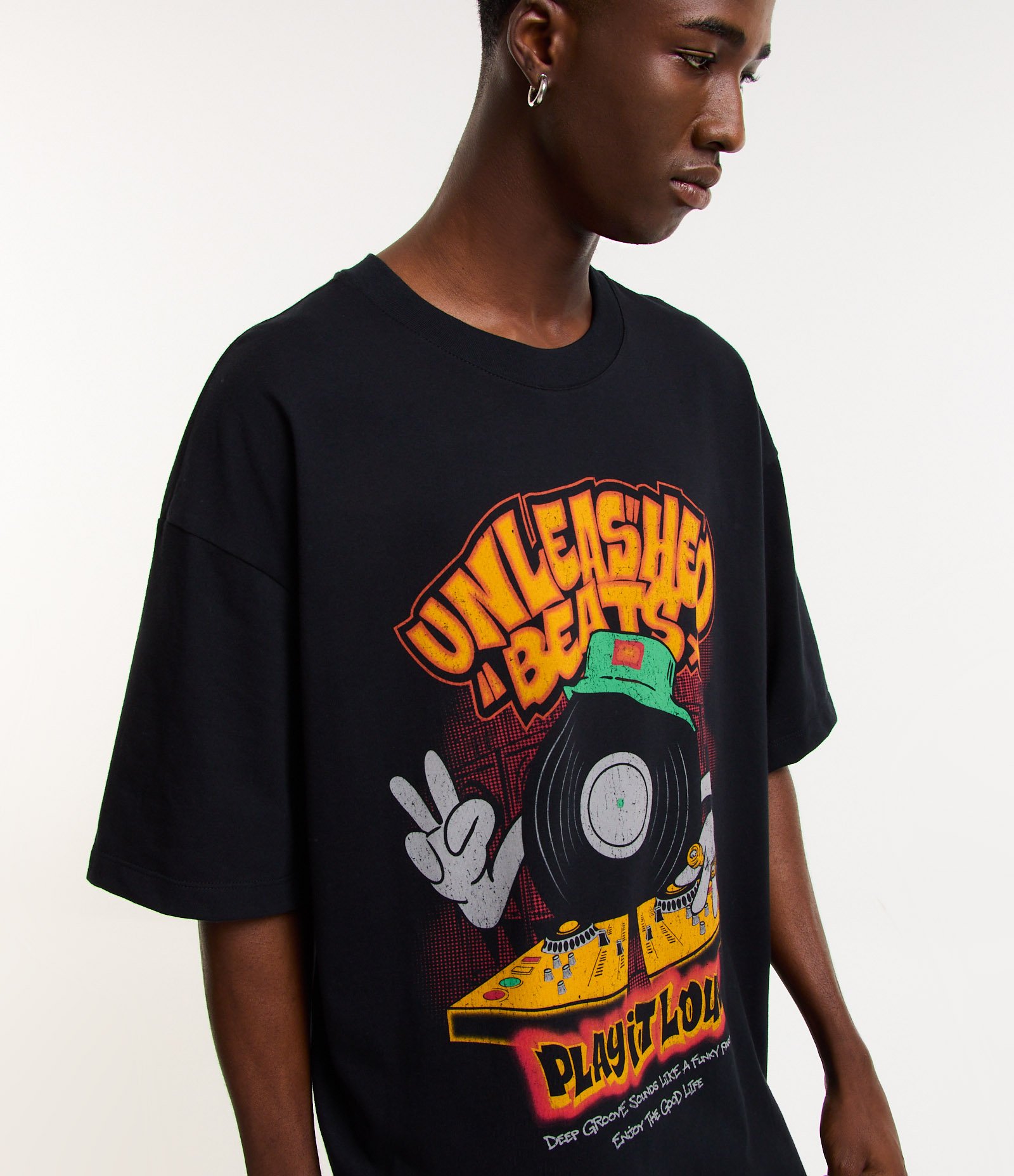 Camiseta Oversized em Algodão com Estampa Disco Unleashed Beats Preto 4