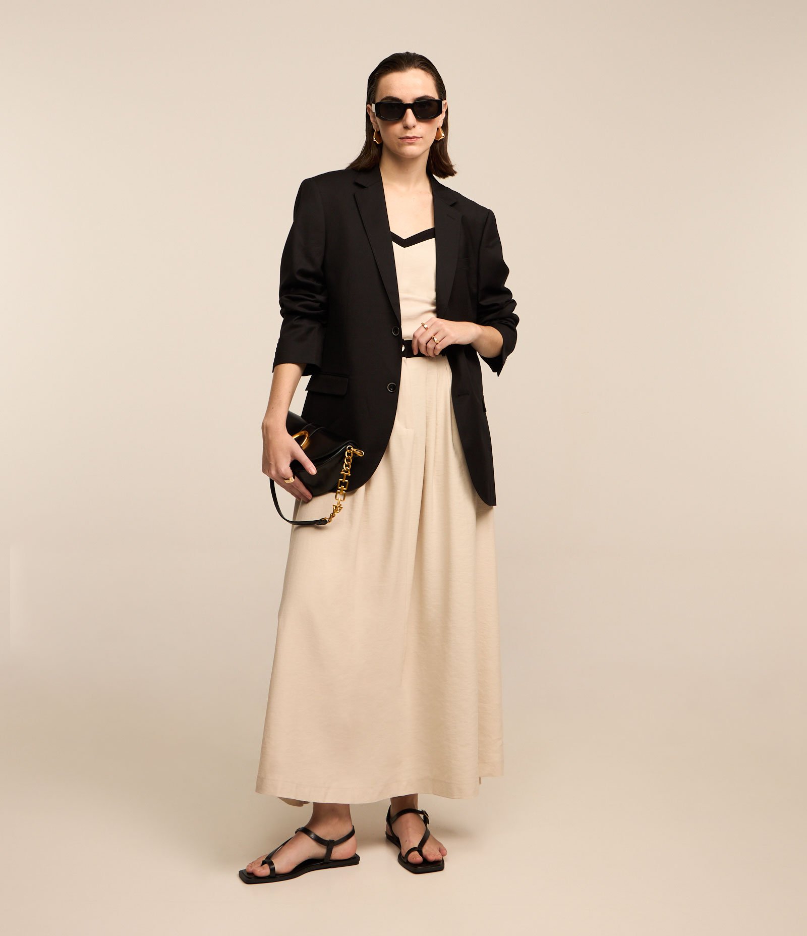 Blusa de Alcinha Alfaiatada com Detalhe Contrastante Off White/ Preto 2
