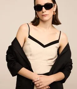 Blusa de Alcinha Alfaiatada com Detalhe Contrastante