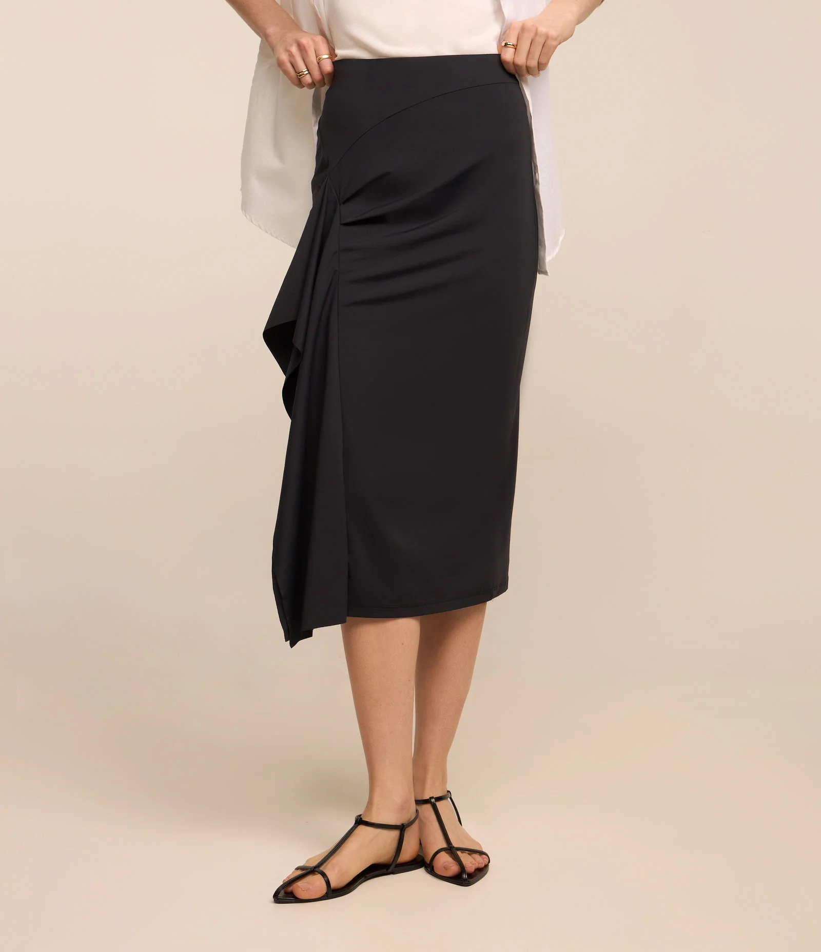 Saia Midi em Poliamida com Detalhe Drapeado e Pontas Preto 2