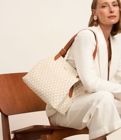 Bolsa Hobo Grande com Estampa Triângulos e Alça Contrastante