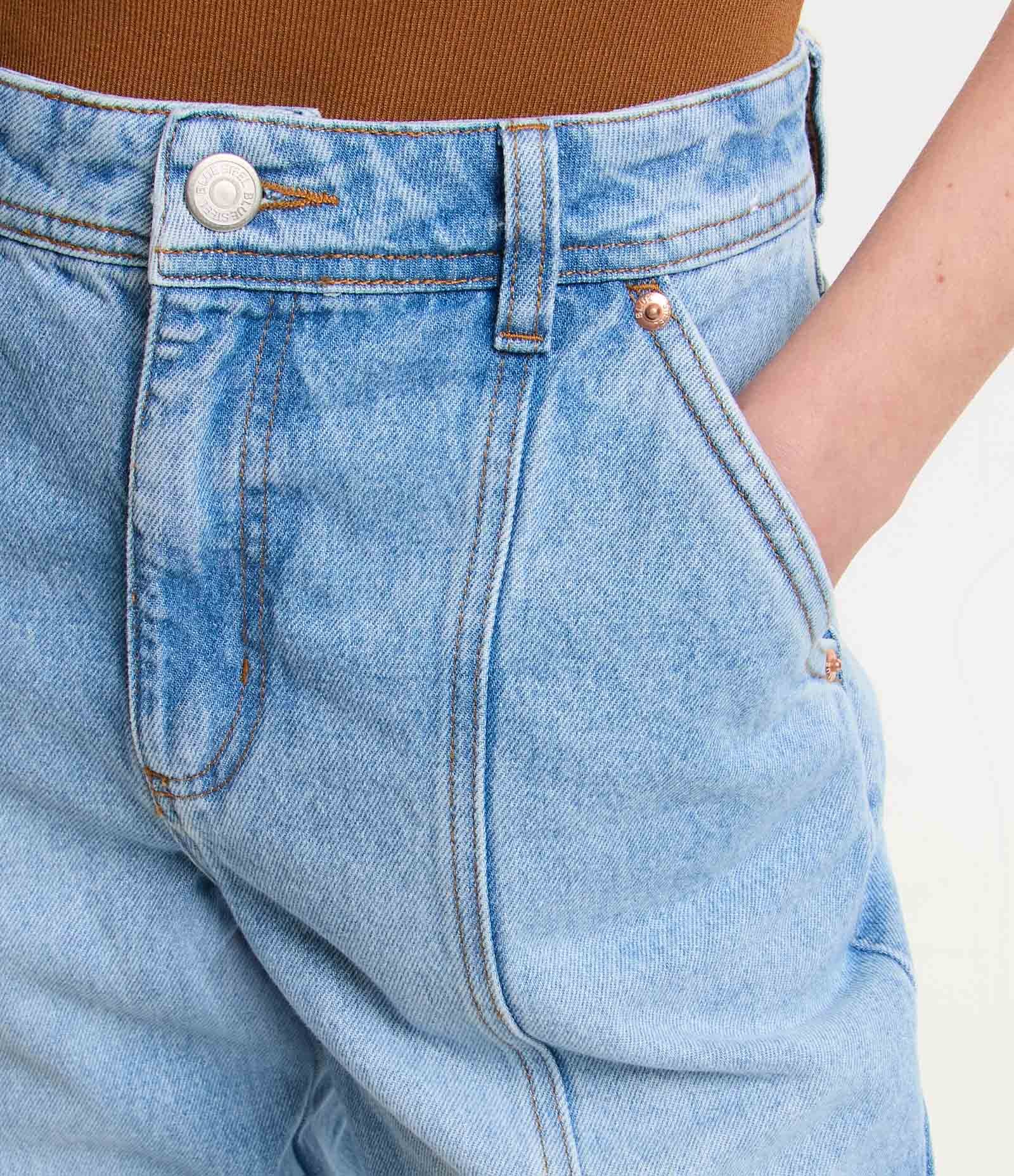 Calça Reta em Jeans com Recortes Verticias Azul 4