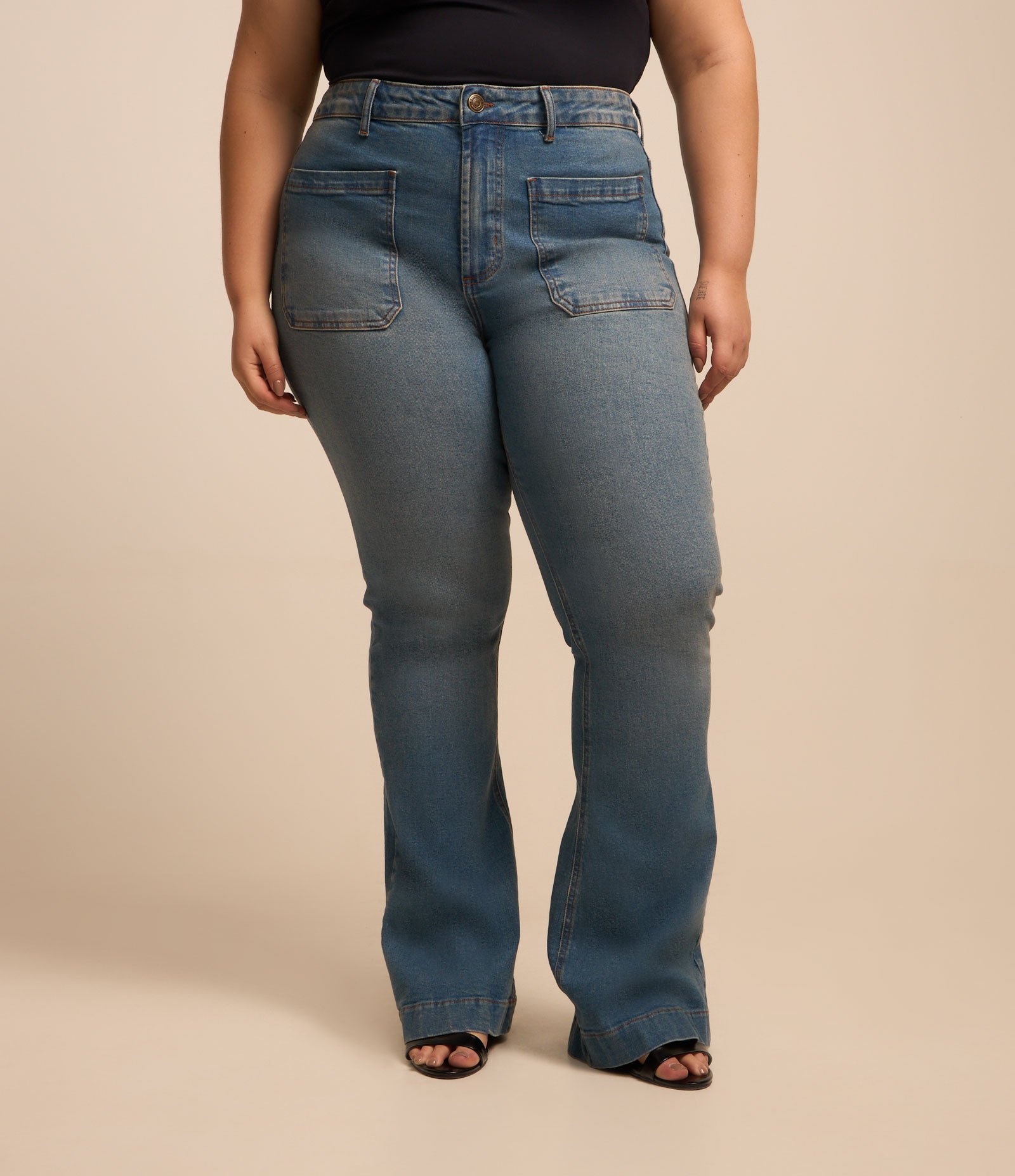 Calça Flare Cintura Média em Jeans Curve & Plus Size Azul 2