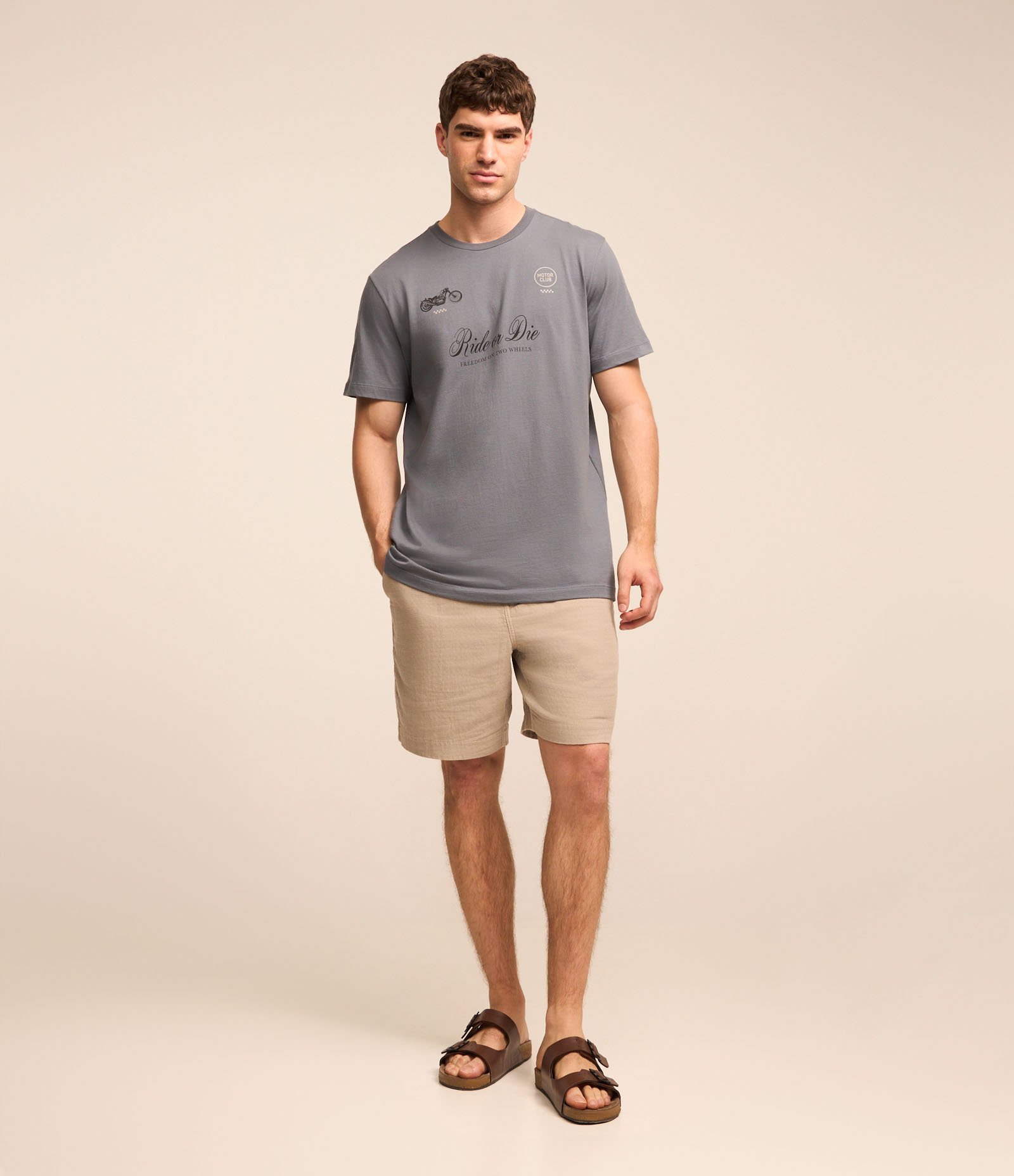 Camiseta Comfort em Algodão com Estampa Lettering Cinza 2