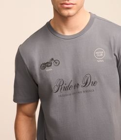 Camiseta Comfort em Algodão com Estampa Lettering