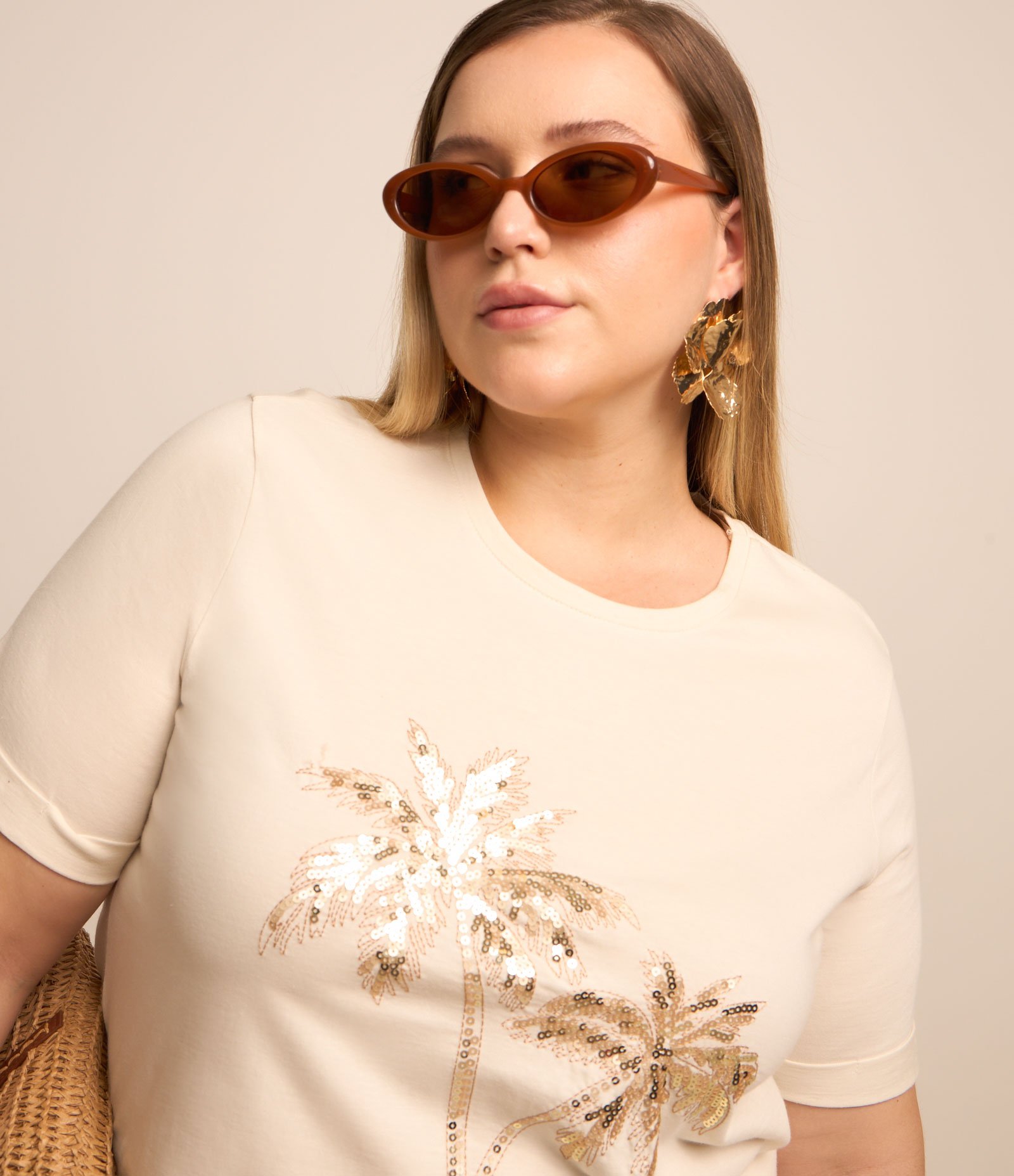 Blusa em Algodão com Bordado de Coqueiros em Paetê Curve & Plus Size Bege 3