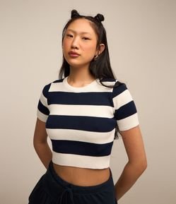 Blusa em Tricô com Listras Largas e Mangas Curtas