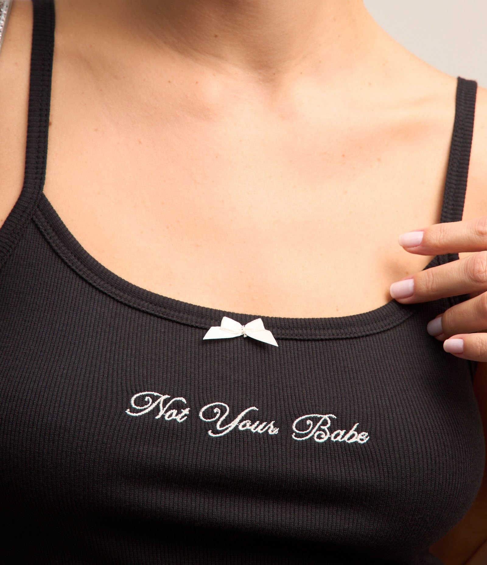 Blusa de Alcinha em Ribana com Lacinho e Bordado "Not Your Babe" Preto 4