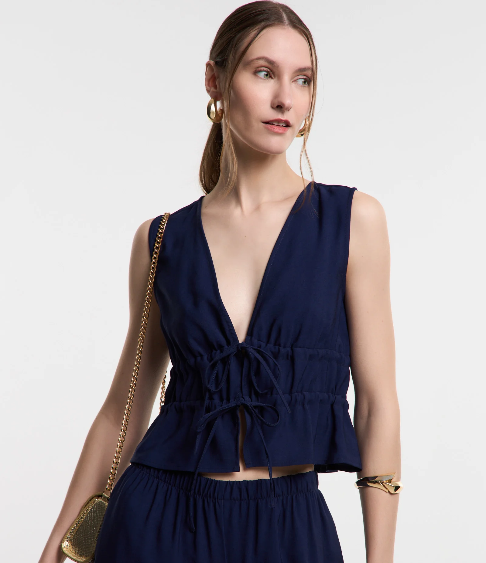 Blusa Alfaiatada em Viscose com Amarrações Frontais Azul 1