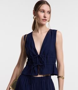 Blusa Alfaiatada em Viscose com Amarrações Frontais