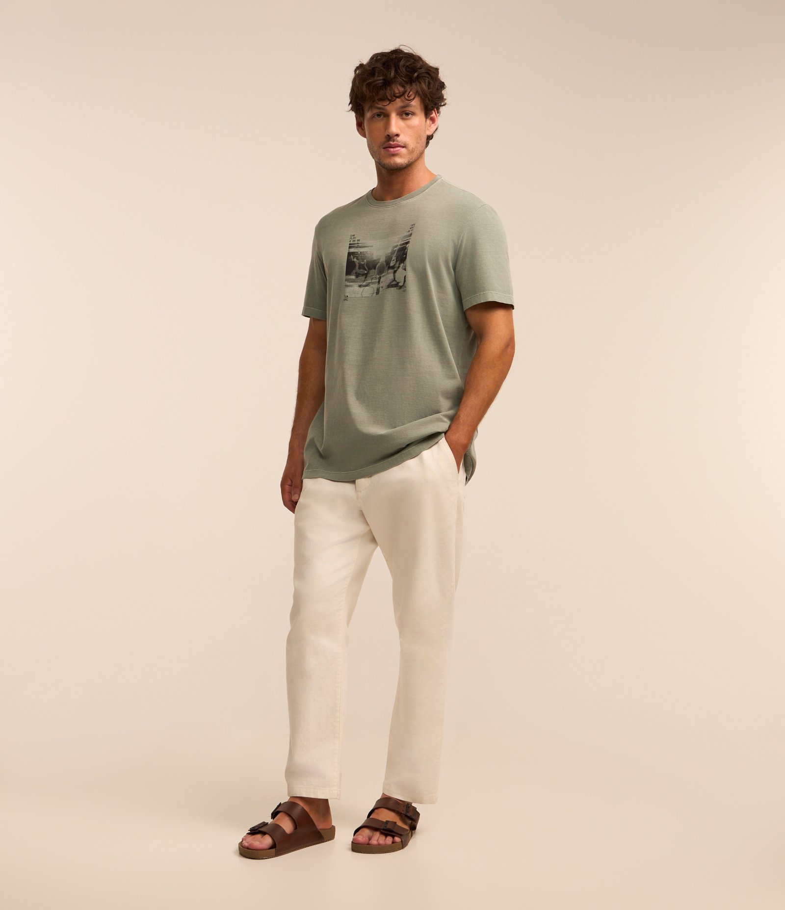 Camiseta Comfort com Estampa de Estúdio Musical Verde 2