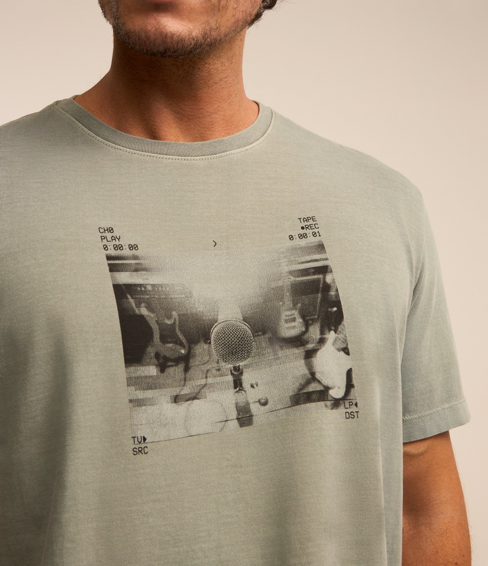 Camiseta Comfort com Estampa de Estúdio Musical Verde 3