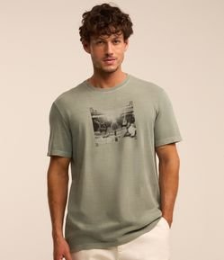 Camiseta Comfort com Estampa de Estúdio Musical