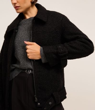 Jaqueta em Bouclé com Fivela no Punho e Barra Preto | Renner