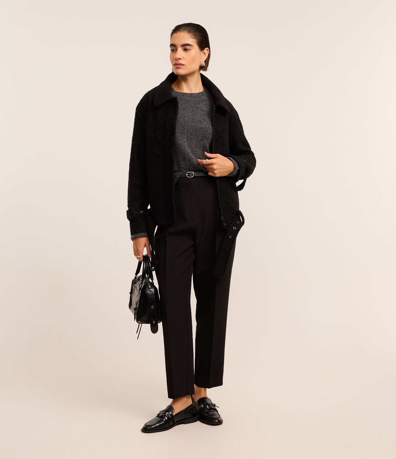 Jaqueta  em Bouclé com Fivela no Punho e Barra Preto 2