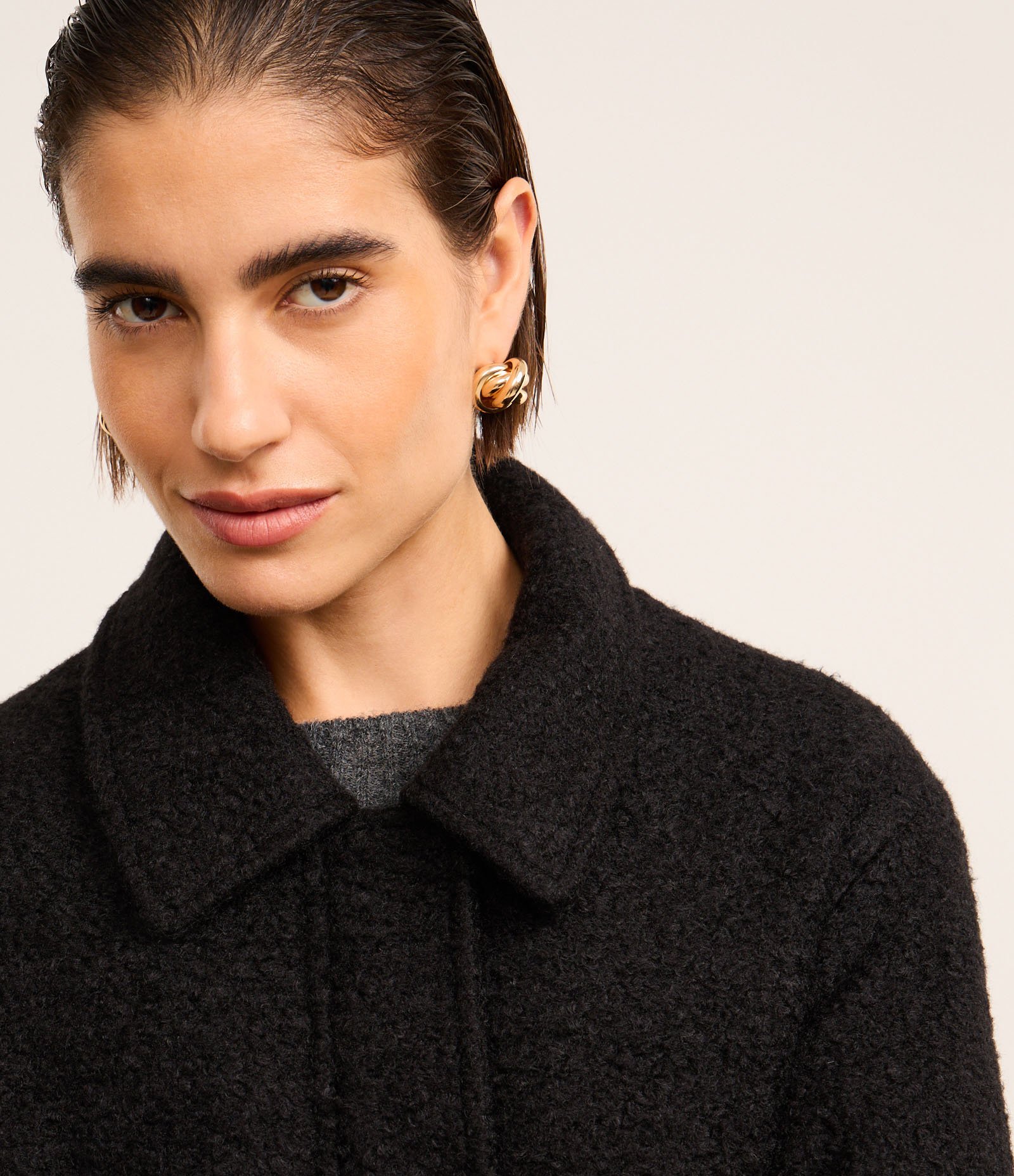 Jaqueta  em Bouclé com Fivela no Punho e Barra Preto 5