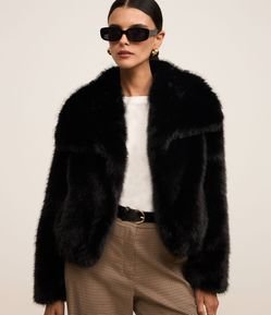 Casaco com Lapela na Gola e Pelinhos