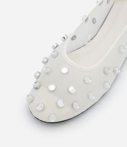 Sapatilha em Tela com Spikes Aplicados