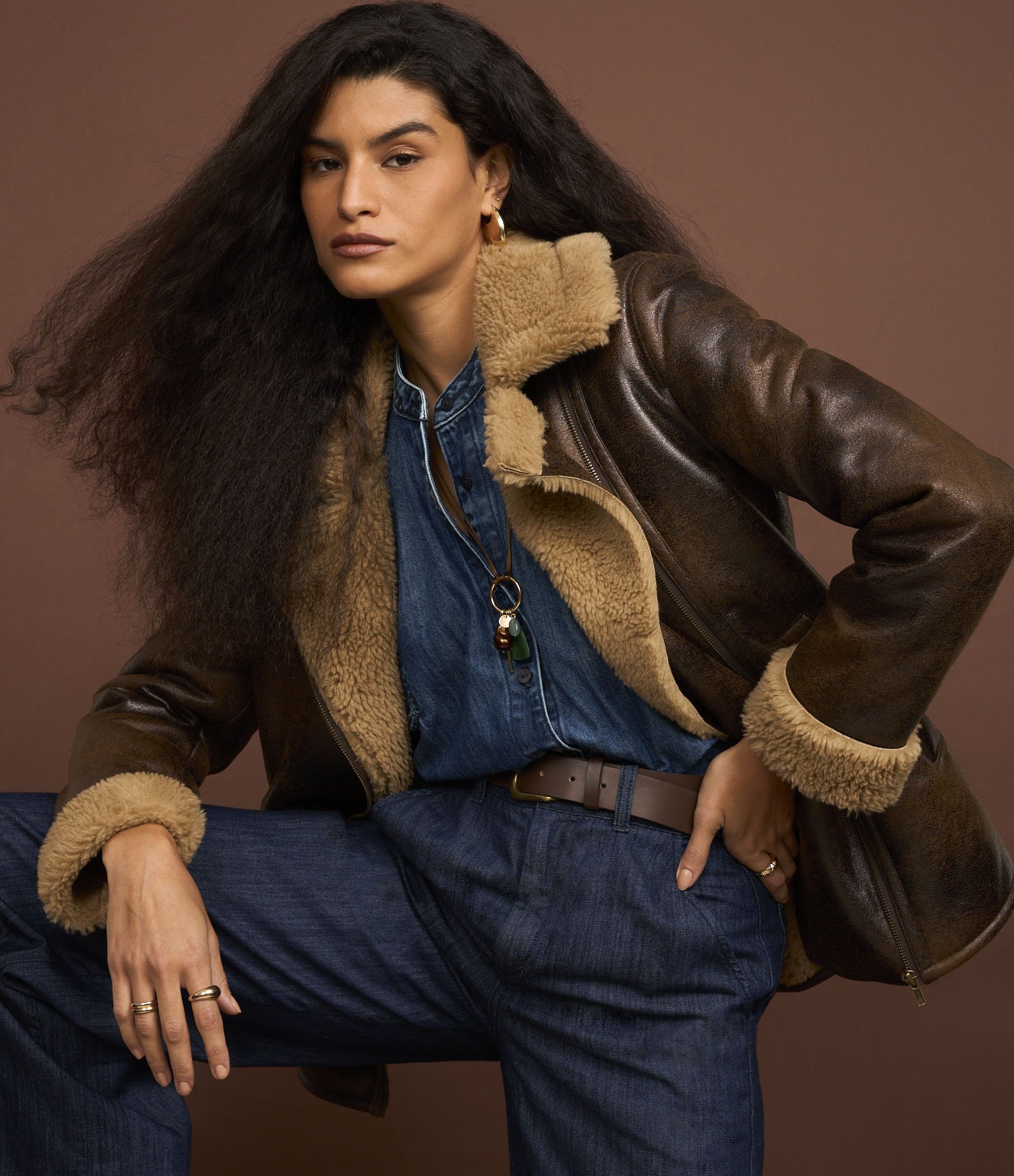 Jaqueta Alongada em PU com Pelo no Forro e Gola Marrom 7