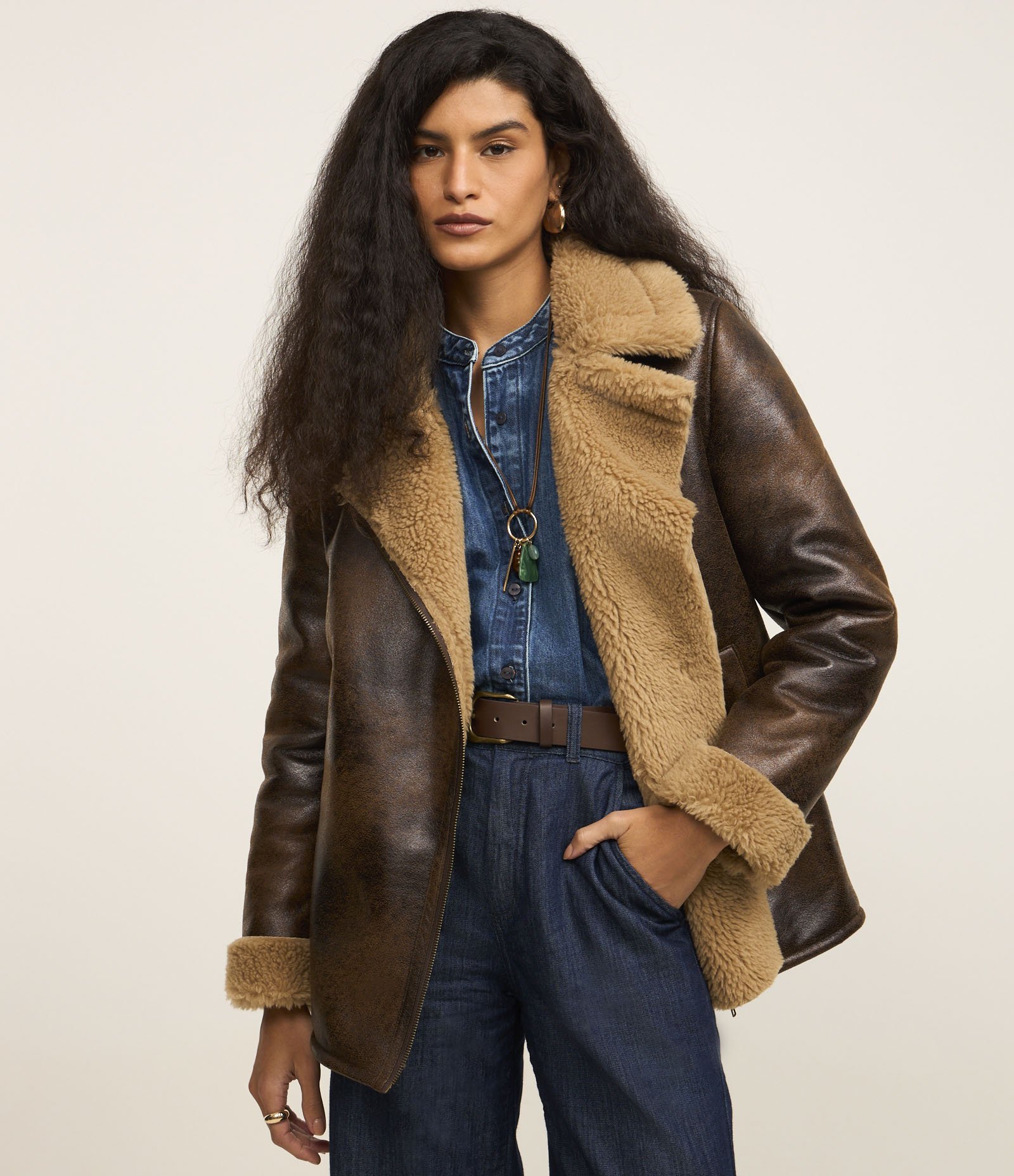 Jaqueta Alongada em PU com Pelo no Forro e Gola Marrom 1