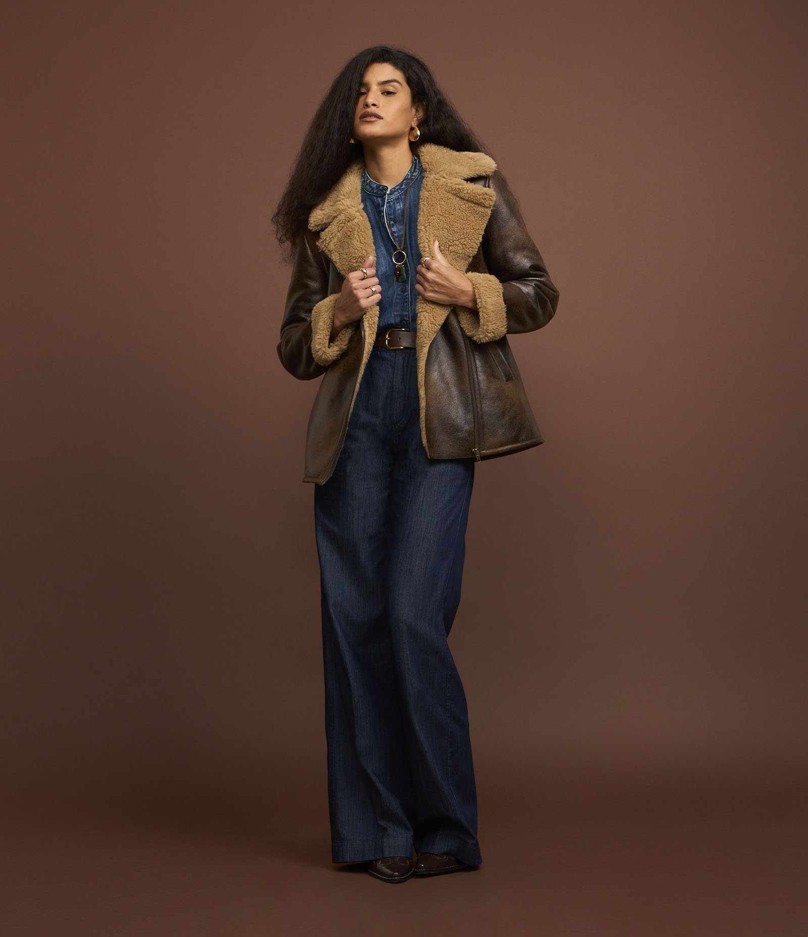 Jaqueta Alongada em PU com Pelo no Forro e Gola Marrom 2