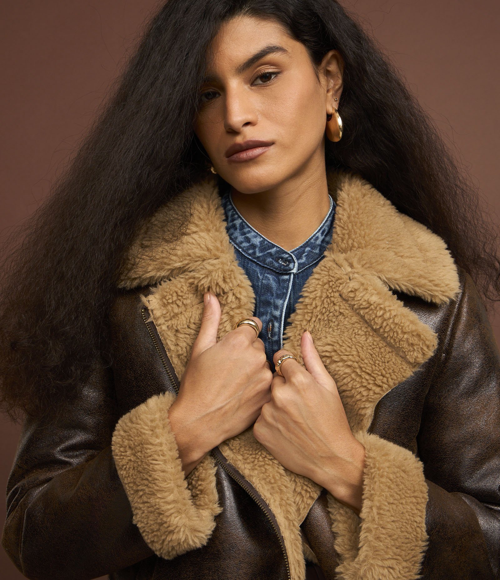 Jaqueta Alongada em PU com Pelo no Forro e Gola Marrom 3